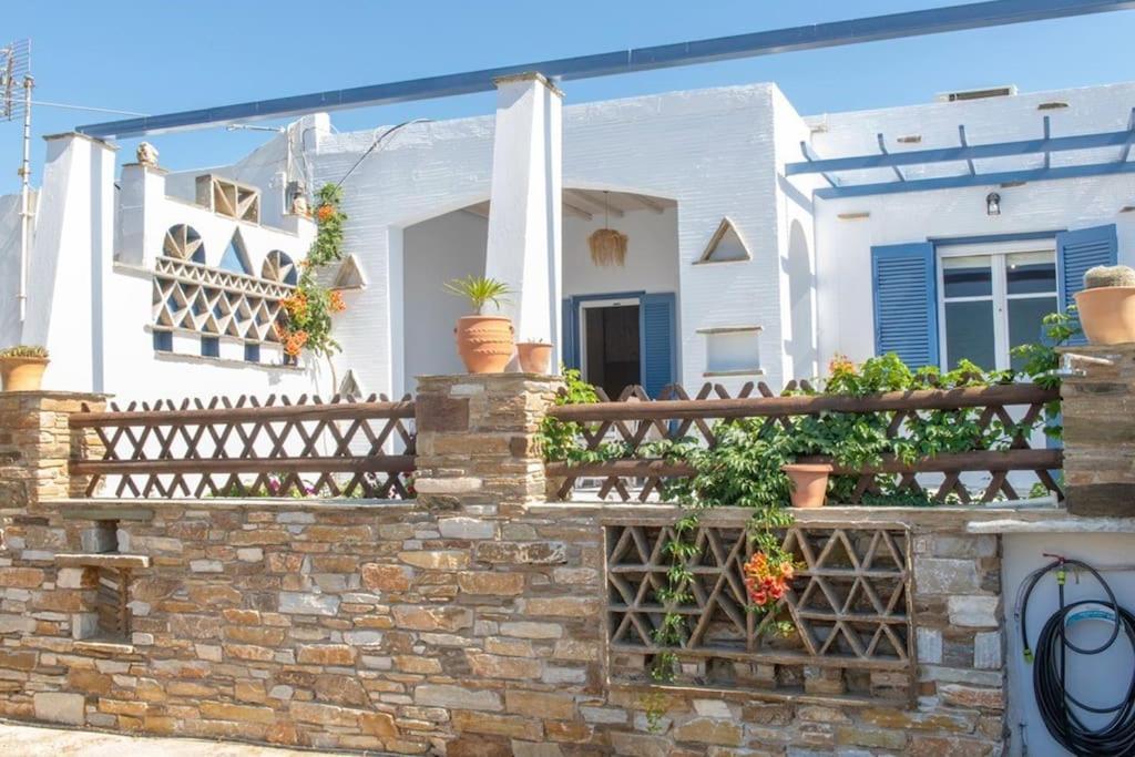 Апартаменти Θἔρως Tinos Екстер'єр фото